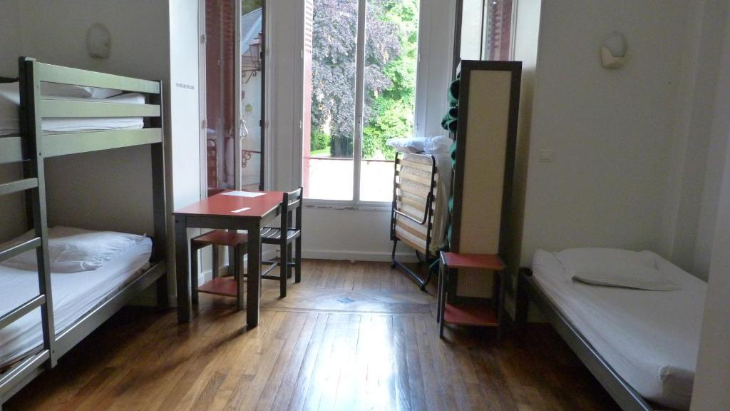 La Maison Des Randonneurs Hostel Auxerre Ruang foto
