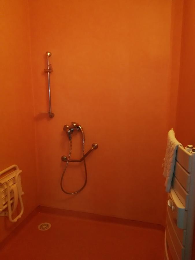La Maison Des Randonneurs Hostel Auxerre Bagian luar foto
